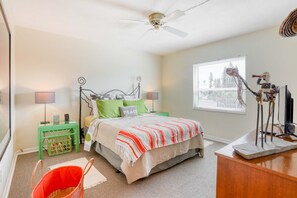 2 bedrooms, desk, WiFi, bed sheets