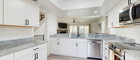 Frigorífic, microones, forn i placa de cuina