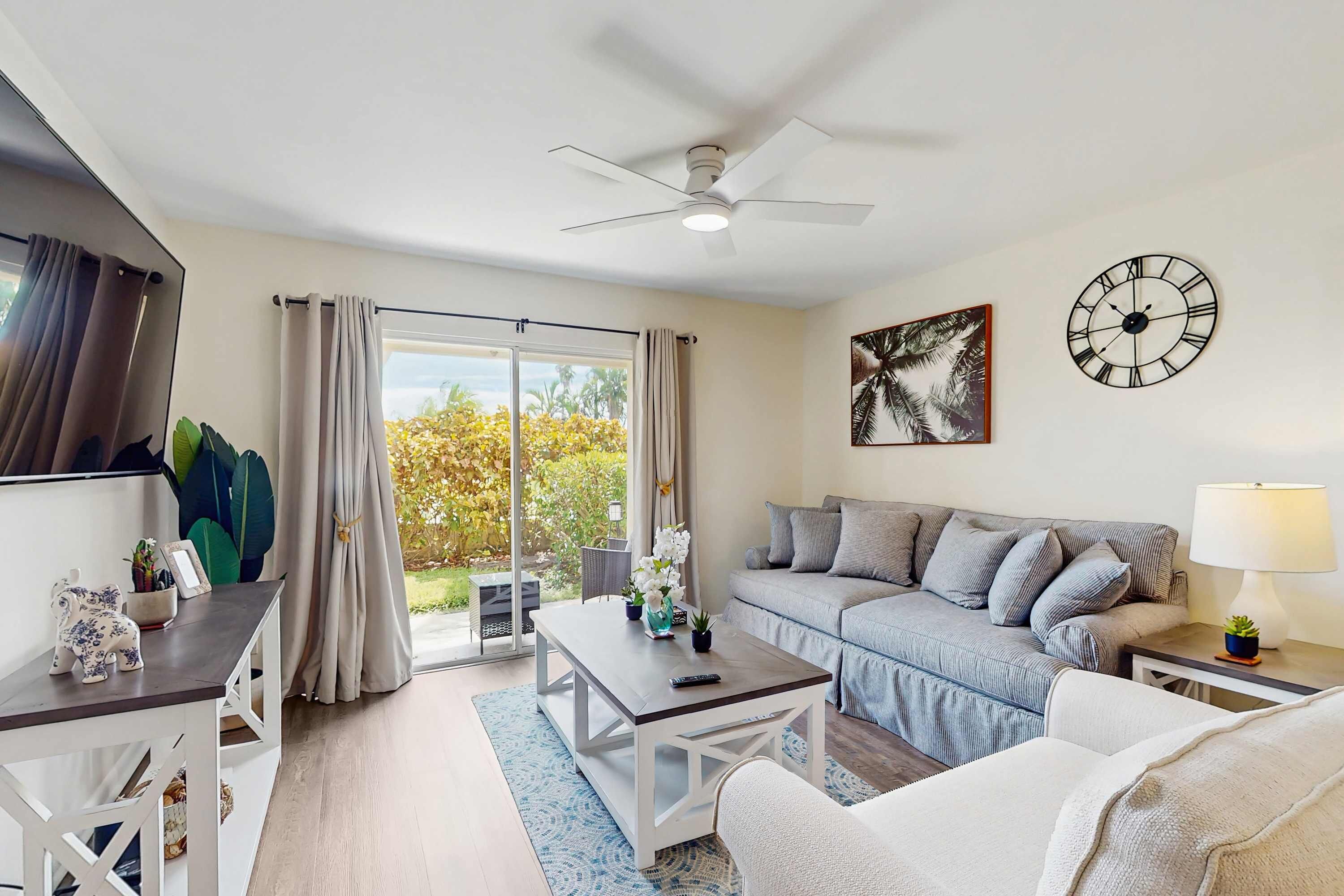 Una televisión, una oficina