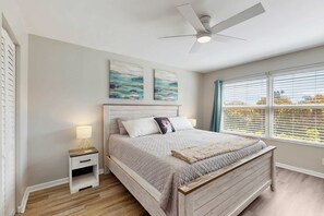 2 soverom, skrivebord, strykejern/-brett og wi-fi