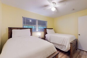 3 bedrooms, iron/ironing board, WiFi, bed sheets