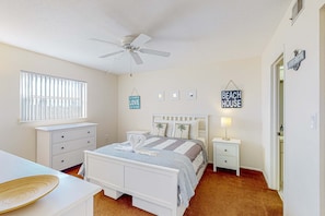 2 Schlafzimmer, Schreibtisch, BĂŒgeleisen/BĂŒgelbrett, Reisekinderbett