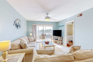 Televisión, reproductor de DVD y oficina 