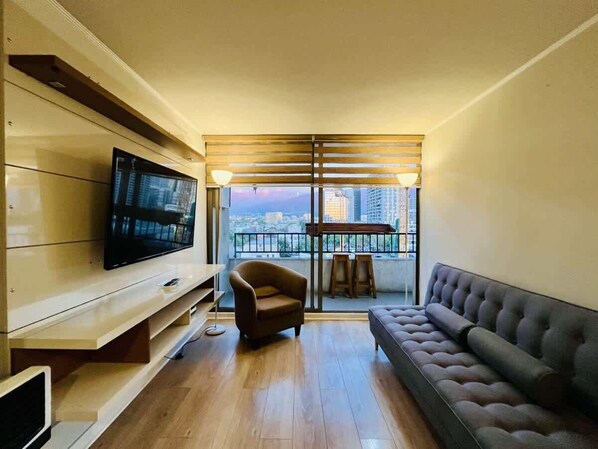 Televisión y oficina 