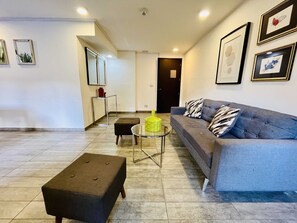 Fernseher, Stereoanlage, Arbeitsbereiche