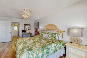 3 bedrooms, travel crib, WiFi, bed sheets