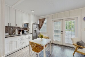 Fridge, microwave, oven, stovetop - Dog-friendly cottage near downtown Tampa & attractions with central AC & W/D (Tampa)