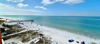 Beachfront condo with Gulf view balcony and central AC snowbirds OK