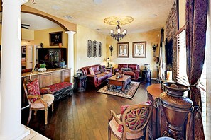 Interior - Waterfront Wonder Private Pool Spa and Outdoor Kitchen Game Room and Dock (Tampa)