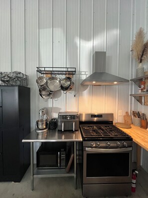 Microwave, oven, stovetop, dishwasher