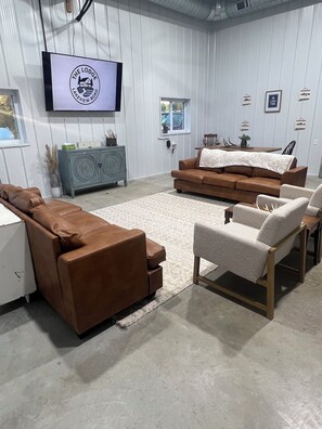 المنشأة من الداخل