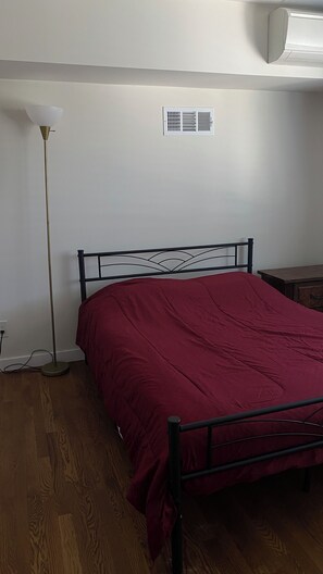 3 bedrooms, iron/ironing board, internet, bed sheets