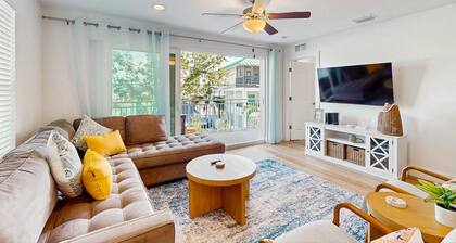 Coastal Getaway 3BR 3BA Condo with Pool Just 2 Blocks from the Beach