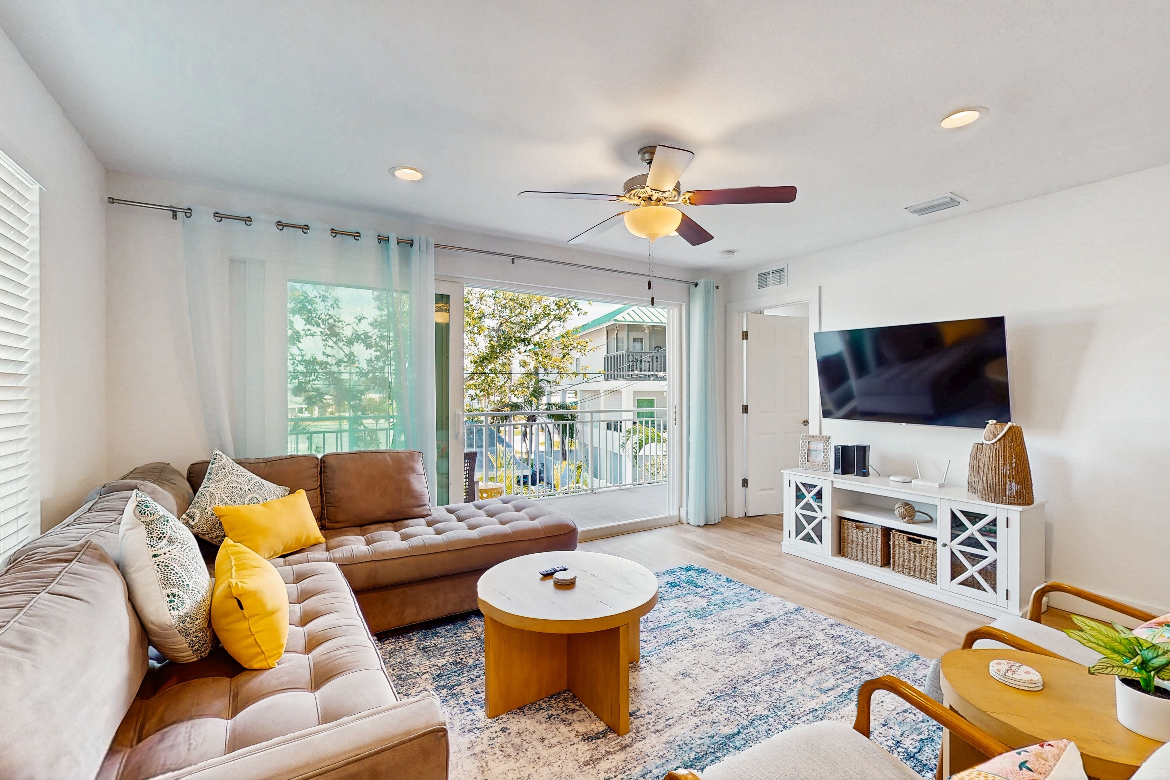 テレビ、書斎 / ワークスペース