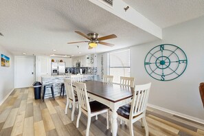 Dining - Newly renovated condo w private balcony gas grill and on site heated pool AC (Madeira Beach)