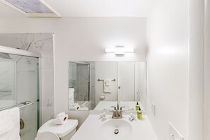 Shower, towels, shampoo