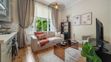 Classic Apartment, 2 Bedrooms, Garden Area | Living area