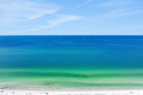 Beachfront condo with multiple balconies heated pool gym hot tub and AC