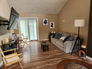 Smart TV - Home in Pittsburgh, Pennsylvania (Pittsburgh)