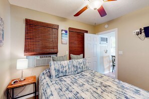 1 slaapkamer, een strijkplank/strijkijzer, wifi, beddengoed