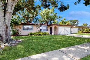 Exterior - Coastal comfort with playground and PacMan and minutes from the beach (Seminole)