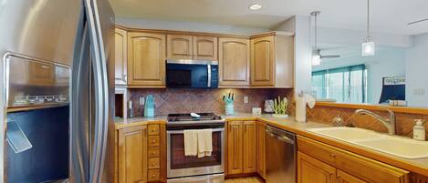 Refrigerador, microondas, horno, placa de cocina