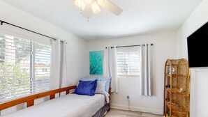 4 bedrooms, iron/ironing board, WiFi, bed sheets