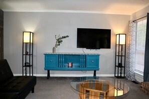 Living area - Comfortable home in nashville (Nashville)