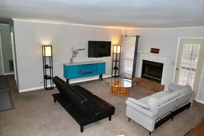Living area - Comfortable home in nashville (Nashville)