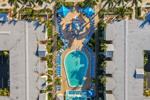 Pool - Spacious Snowbird-Friendly Getaway w/ High-Speed WiFi, AC & Pier (Indian Shores)