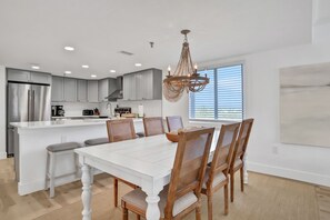 Fridge, microwave, oven, stovetop - Perfectly poised condo with fabulous Gulf & Intracoastal views (Indian Shores)