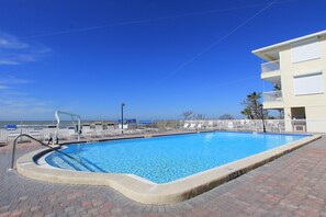 Pool - Perfectly poised condo with fabulous Gulf & Intracoastal views (Indian Shores)