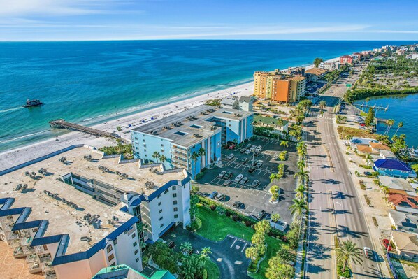 Exterior - Perfectly poised condo with fabulous Gulf & Intracoastal views (Indian Shores)