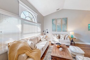 TV, stereoanlegg og kontorer