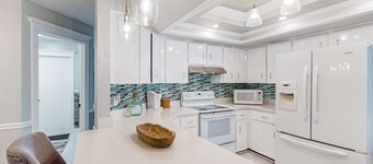 Gorgeous oasis with pool patio central AC WD and close to the beach