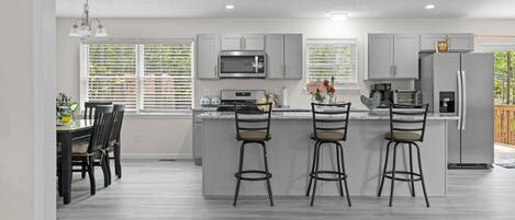 Microonde, forno, piano cottura, lavastoviglie