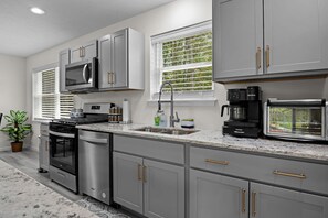 Mikrowelle, Ofen, Herdplatte, Geschirrspüler