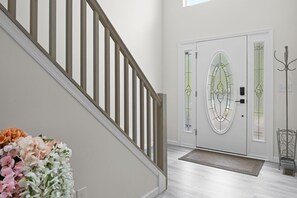 Interior - Charming 4-bedroom house in pleasant Tobyhanna with HotTub (tobyhana)