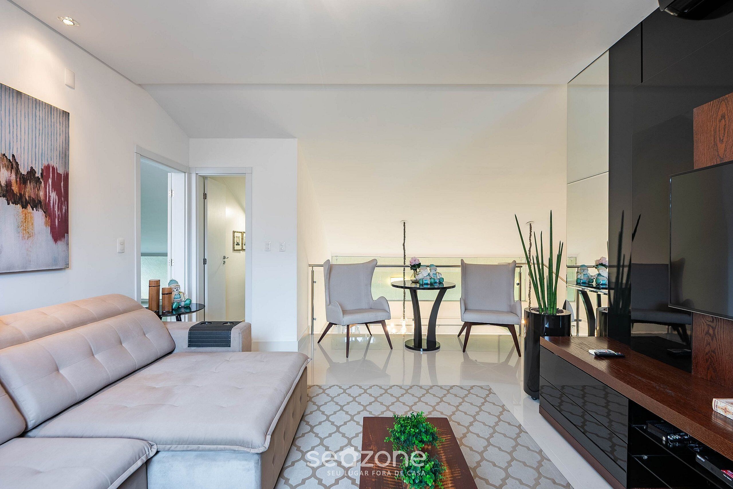 基础公寓 | 起居区