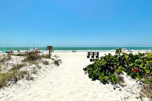 Beach nearby - Intracoastal view condo with pool hot tub and marina access walk to beach (Madeira Beach)