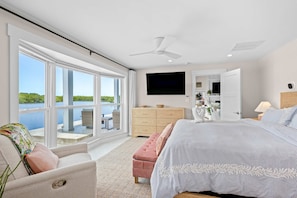 4 bedrooms, desk, iron/ironing board, WiFi