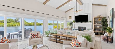 TV, peis og kontorer