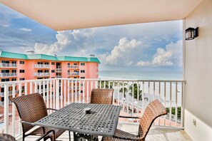 تناول الطعام بالخارج