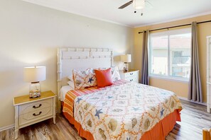 3 Schlafzimmer, Schreibtisch, Bügeleisen/Bügelbrett, Reisekinderbett