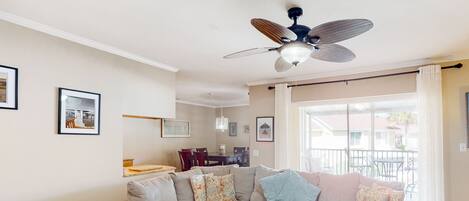 Tv, dvd-afspiller, bøger, kontorer