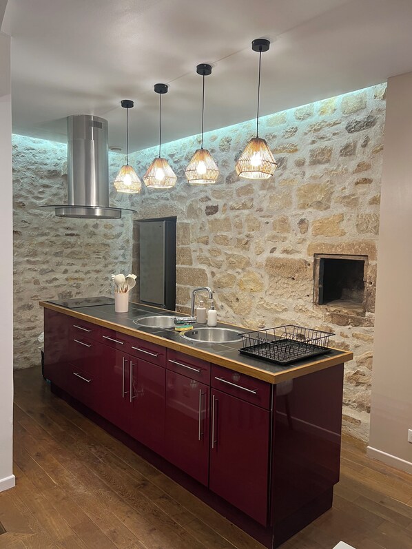 Micro-ondes, four, plaque de cuisson, lave-vaisselle