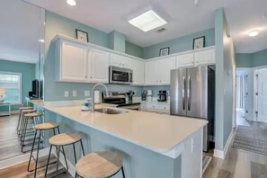 Apartment, Partial Ocean View | Private kitchen | Coffee/tea maker, dining tables