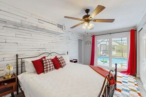 4 bedrooms, desk, iron/ironing board, travel cot