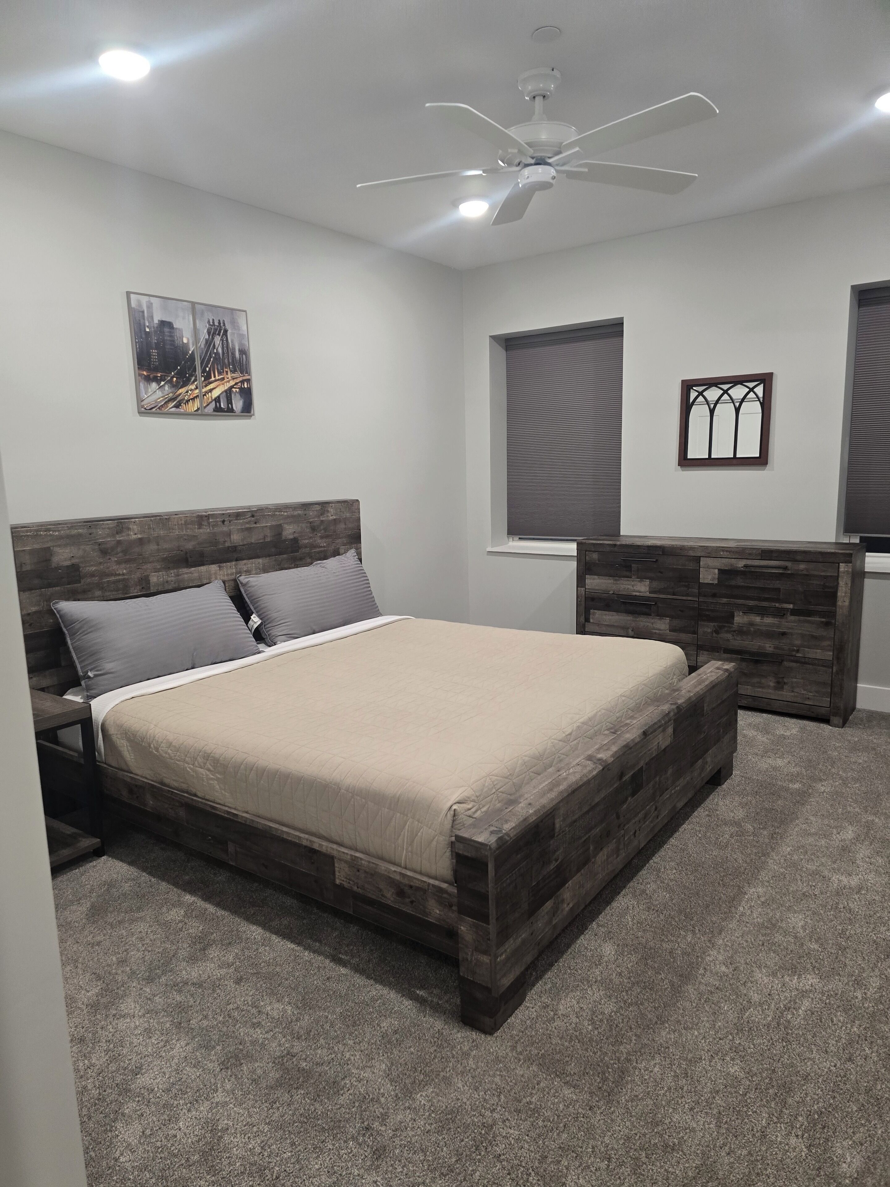 3 bedrooms, internet, bed sheets