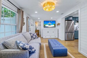 Televisión y oficina 